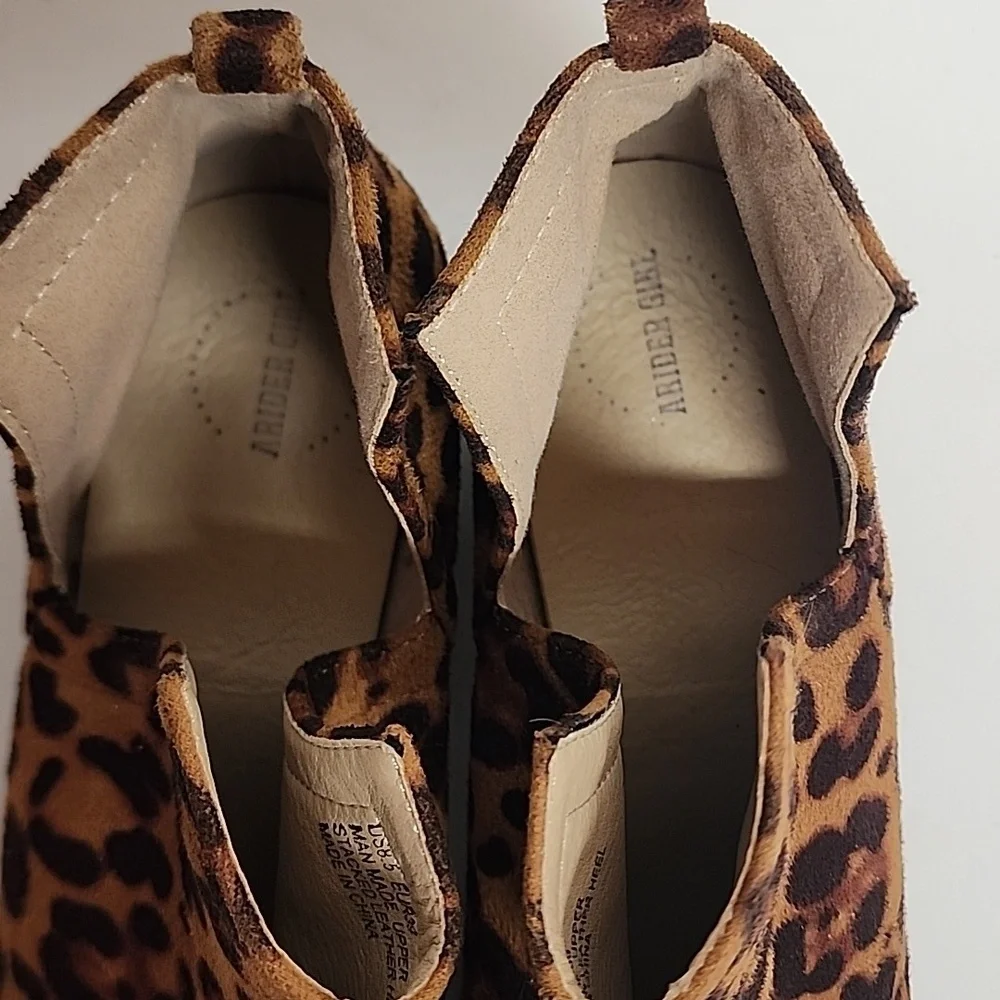 A Rider Girl Sz 8.5 Sexy Leopard Print 1.5